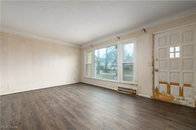 5275 Lynd Avenue, Lyndhurst, OH 44124