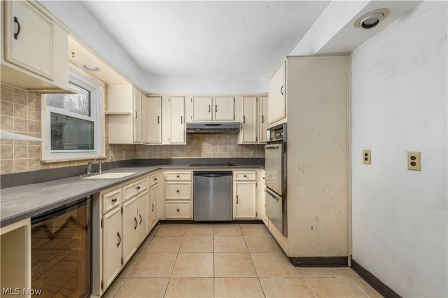 5275 Lynd Avenue, Lyndhurst, OH 44124