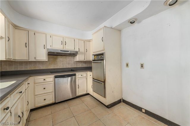 5275 Lynd Avenue, Lyndhurst, OH 44124