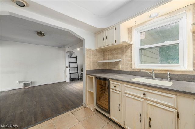 5275 Lynd Avenue, Lyndhurst, OH 44124