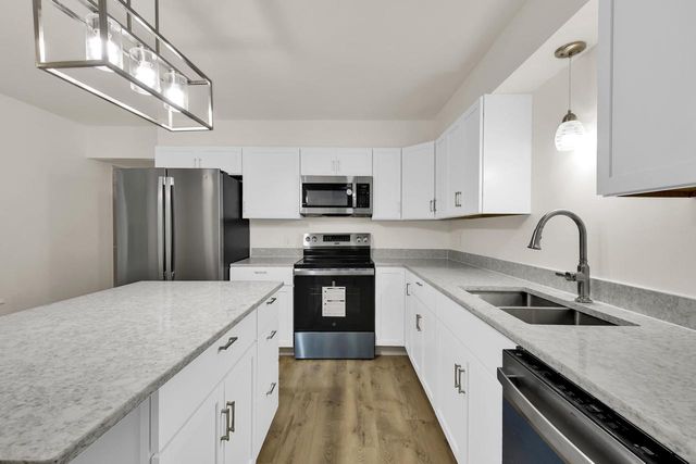 10229 N Concord DRIVE, Mequon, WI 53097