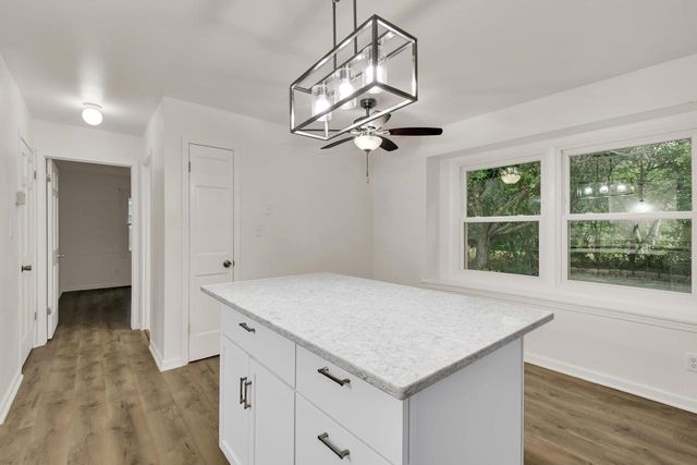 10229 N Concord DRIVE, Mequon, WI 53097