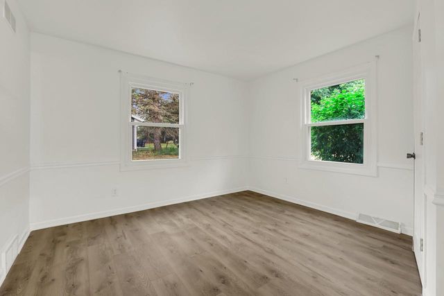10229 N Concord DRIVE, Mequon, WI 53097