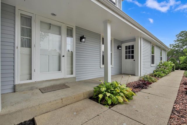 10229 N Concord DRIVE, Mequon, WI 53097