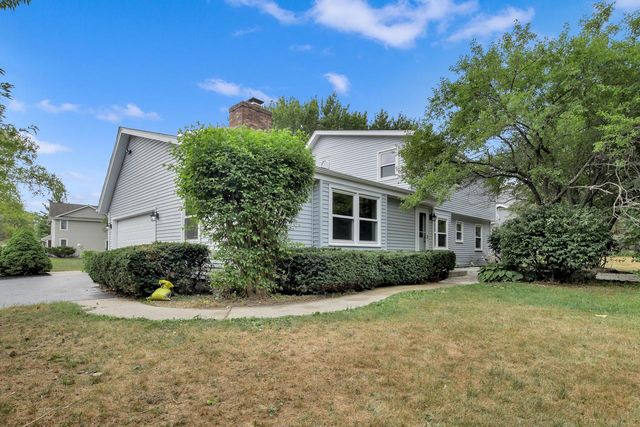 10229 N Concord DRIVE, Mequon, WI 53097