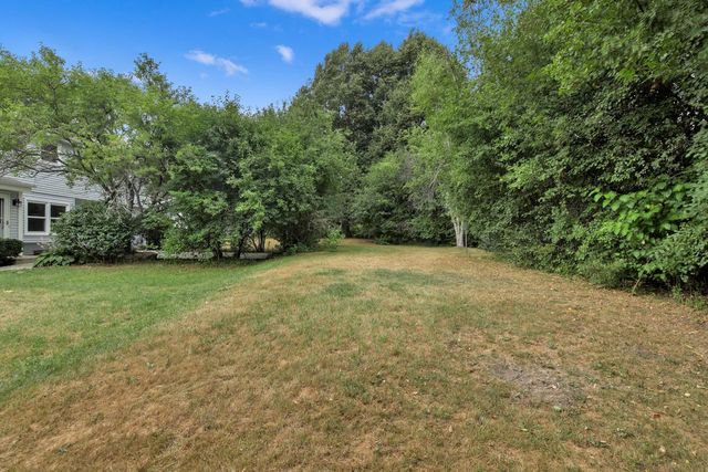 10229 N Concord DRIVE, Mequon, WI 53097
