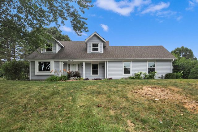 10229 N Concord DRIVE, Mequon, WI 53097