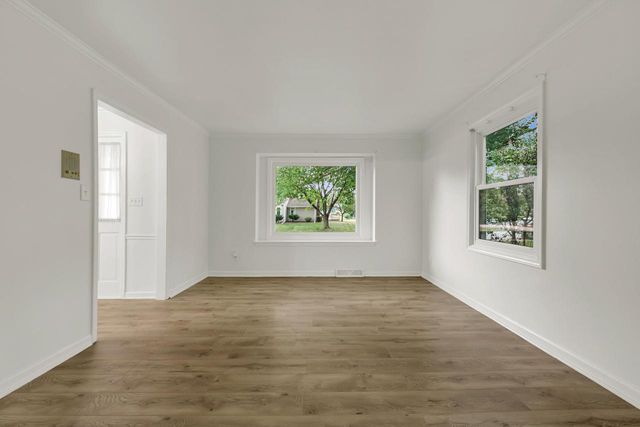 10229 N Concord DRIVE, Mequon, WI 53097