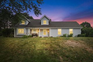 10229 N Concord DRIVE, Mequon, WI 53097