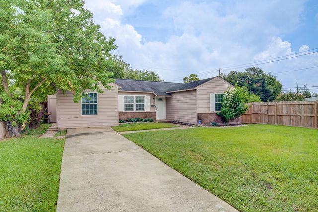 10209 Cathedral Drive, Houston, TX 77051