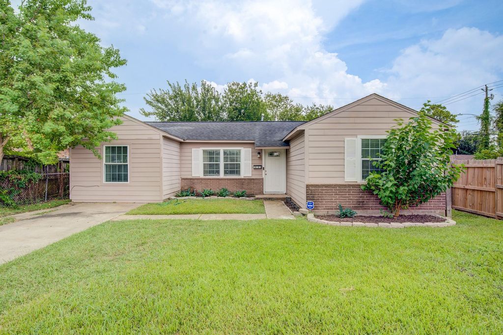 10209 Cathedral Drive, Houston, TX 77051