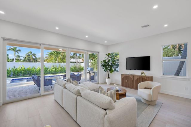 309 Claremont Lane, West Palm Beach, FL 33404