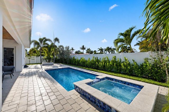 309 Claremont Lane, West Palm Beach, FL 33404