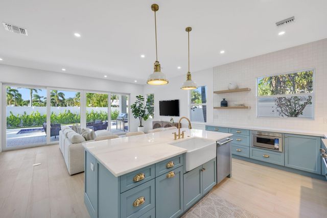 309 Claremont Lane, West Palm Beach, FL 33404