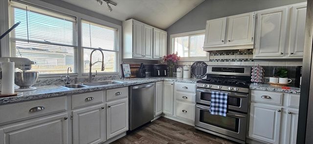 18 Massasoit Ave, Brockton, MA 02302