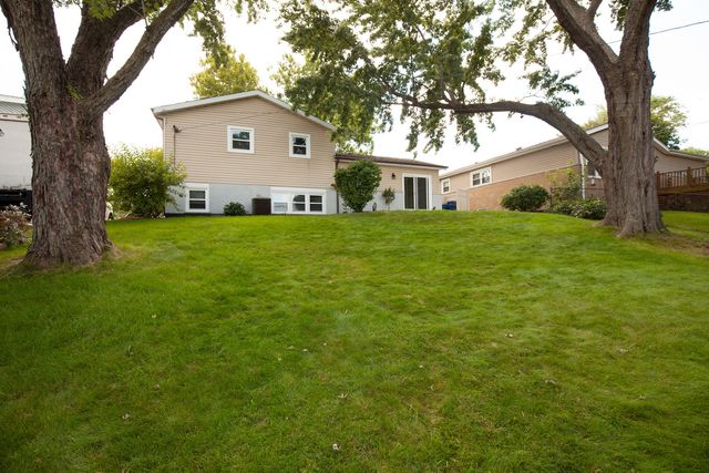 9012 W 89th Street, Hickory Hills, IL 60457