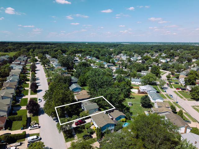 9012 W 89th Street, Hickory Hills, IL 60457