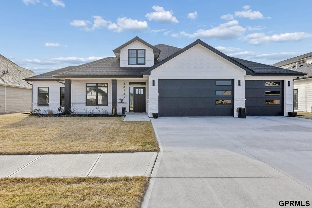 28533 Jessie Circle, Valley, NE 68064