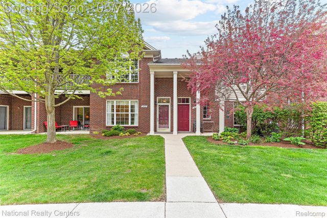 1637 Deepwood Circle, Rochester, MI 48307
