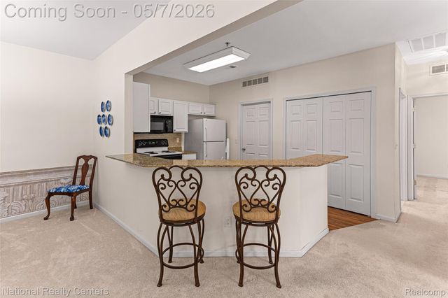 1637 Deepwood Circle, Rochester, MI 48307