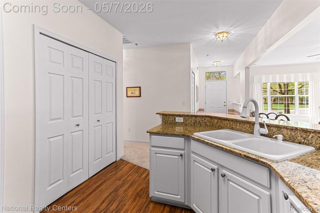 1637 Deepwood Circle, Rochester, MI 48307