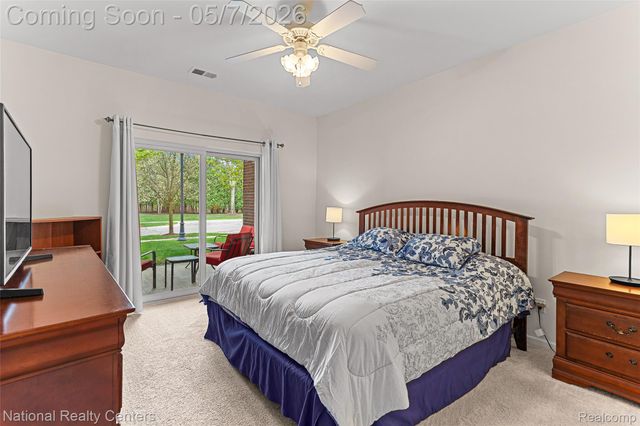1637 Deepwood Circle, Rochester, MI 48307
