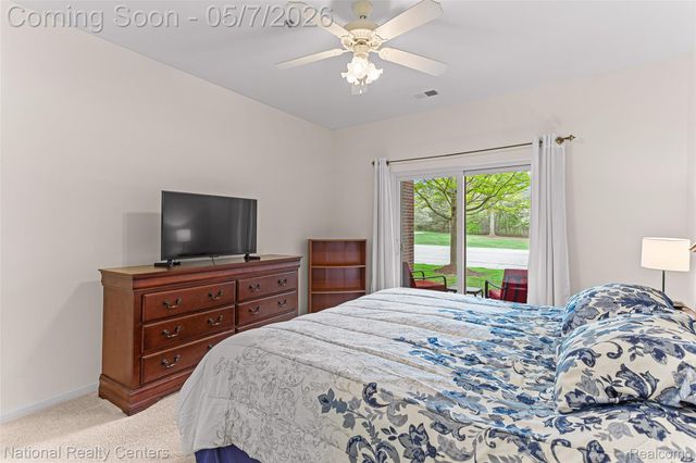 1637 Deepwood Circle, Rochester, MI 48307