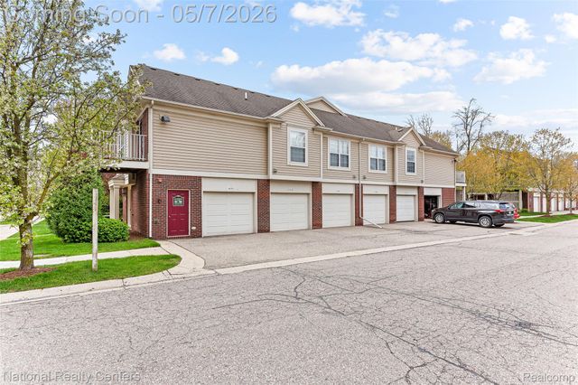 1637 Deepwood Circle, Rochester, MI 48307