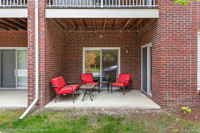 1637 Deepwood Circle, Rochester, MI 48307