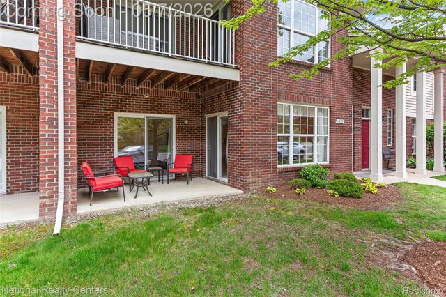 1637 Deepwood Circle, Rochester, MI 48307