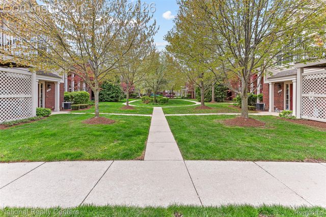 1637 Deepwood Circle, Rochester, MI 48307