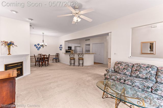 1637 Deepwood Circle, Rochester, MI 48307