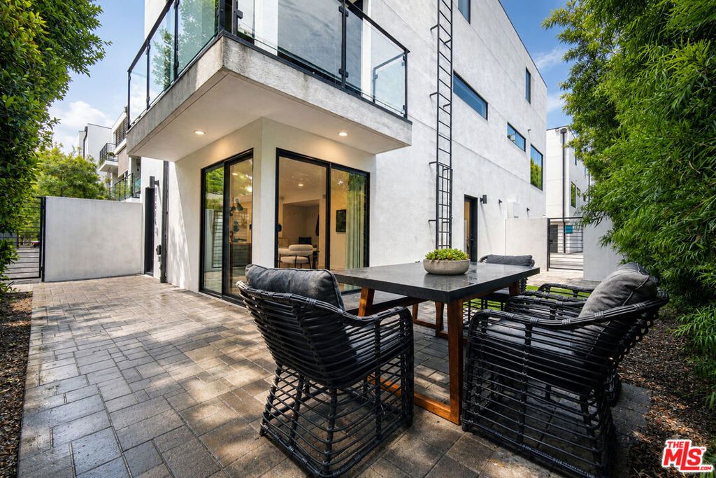 11614 Colfax Meadow Lane, Studio City, CA 91604 — photo 4
