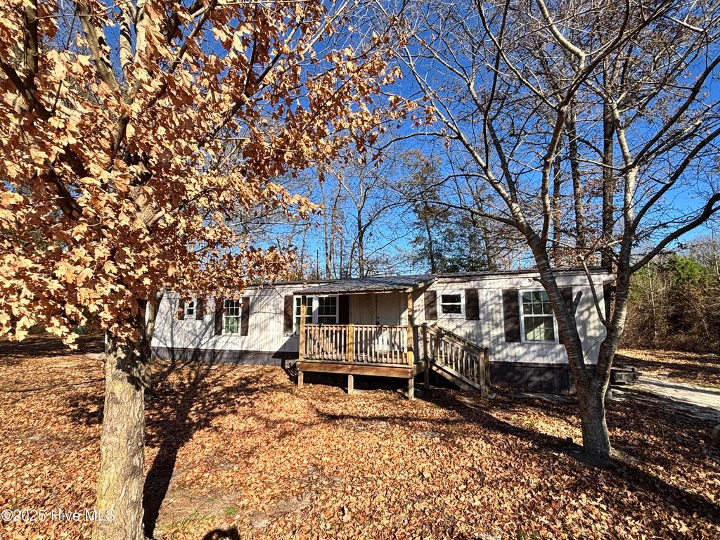 4205 Bass Lake Road, Clinton, NC 28328