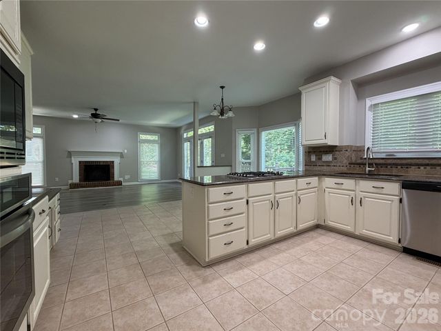 4714 Avonwood Lane, Charlotte, NC 28270