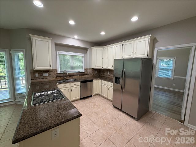 4714 Avonwood Lane, Charlotte, NC 28270
