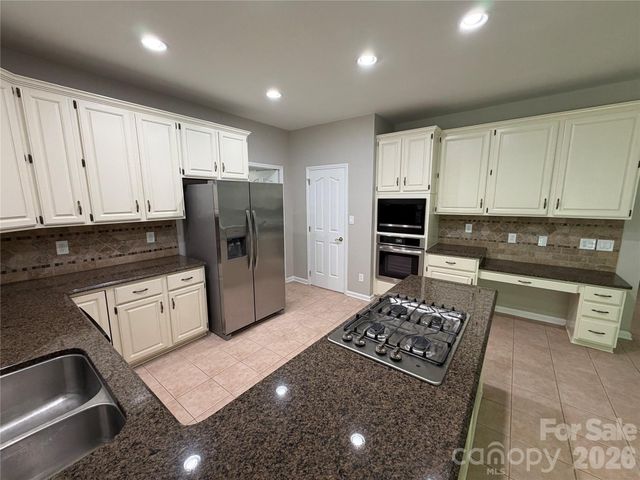 4714 Avonwood Lane, Charlotte, NC 28270