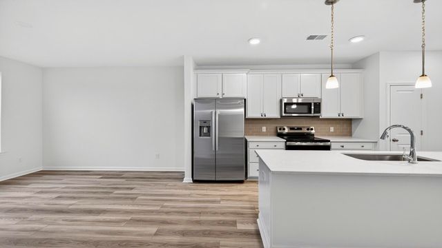 4633 Forest Hills Drive 1403, North Charleston, SC 29418