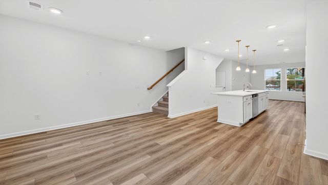 4633 Forest Hills Drive 1403, North Charleston, SC 29418