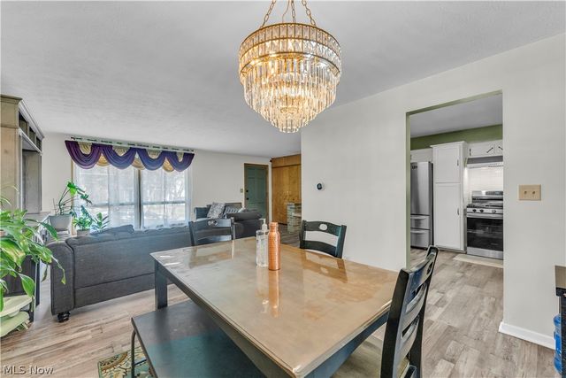 596 Eric Drive, Akron, OH 44305