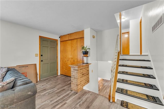 596 Eric Drive, Akron, OH 44305