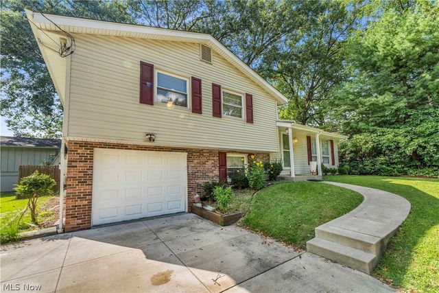 596 Eric Drive, Akron, OH 44305