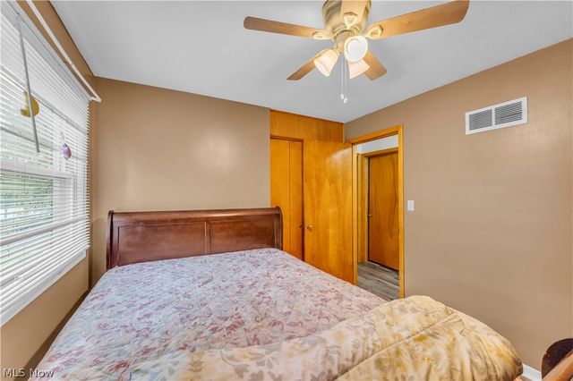 596 Eric Drive, Akron, OH 44305