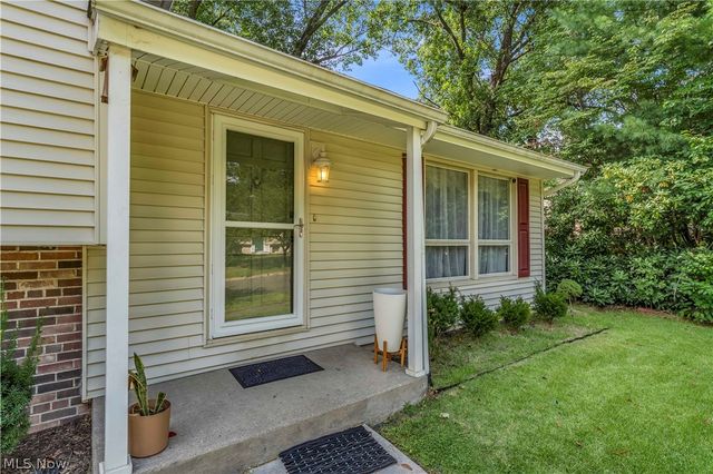 596 Eric Drive, Akron, OH 44305