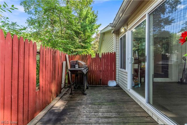 596 Eric Drive, Akron, OH 44305