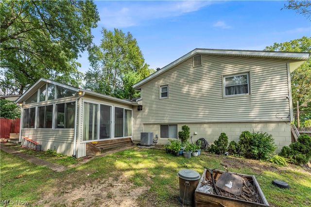 596 Eric Drive, Akron, OH 44305