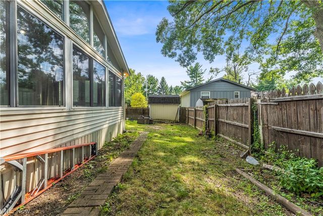 596 Eric Drive, Akron, OH 44305
