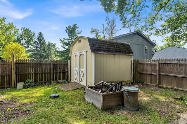 596 Eric Drive, Akron, OH 44305