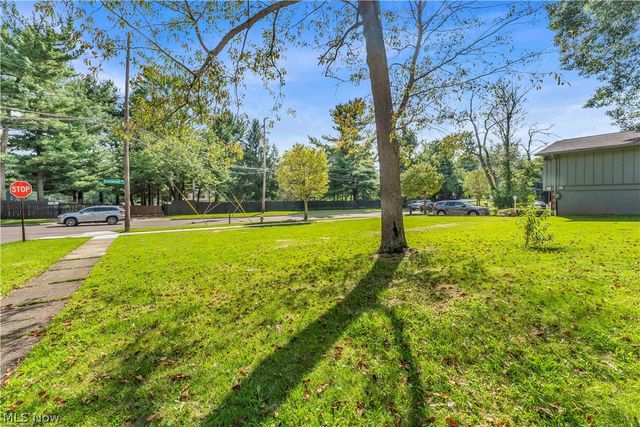 596 Eric Drive, Akron, OH 44305