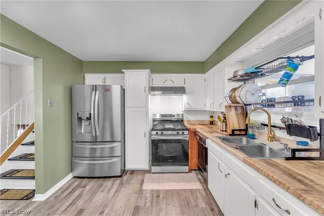596 Eric Drive, Akron, OH 44305
